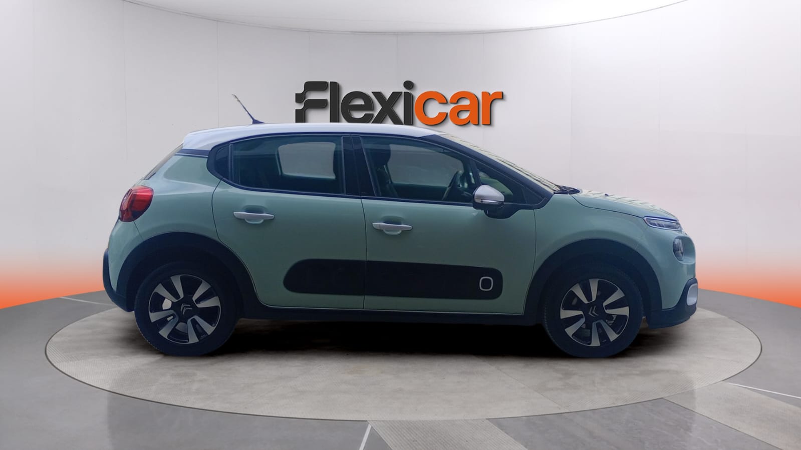 https://cdn-flexicar.caraffinity.it/public_appraisal_images_pro/images/stock/260290/UZhN1Z48GA__WhatsApp Image 2026-05-08 at 17.46.37.jpeg